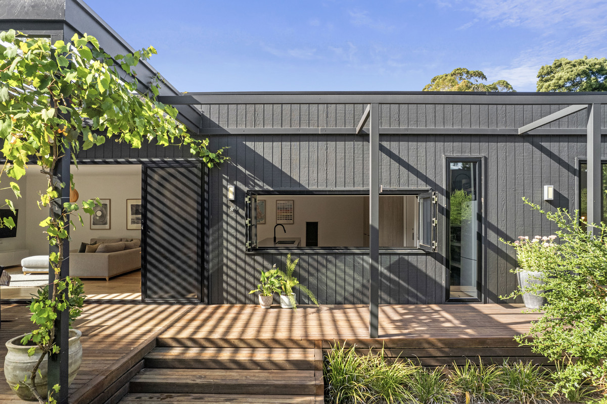 trentham-anchor-homes-custom-4bed-kitchen-dining-02.1-neil-cash-bwrm-1